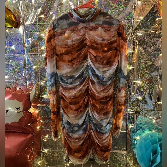 Landscaped Ruched Dress - Picture 9 of 10